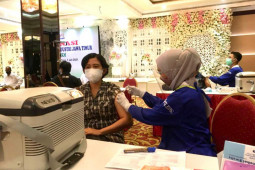 Kadin Jatim vaksinasi  421 UMKM di Surabaya Raya