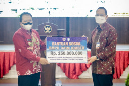 Perbankan salurkan bantuan untuk warga terdampak COVID-19 di Jember