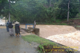 Hujan deras mengakibatkan sejumlah daerah di Aceh Besar  banjir luapan