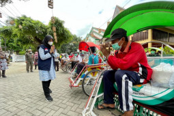 Pemkab Banyuwangi siapkan bantuan untuk warung kecil dan PKL terdampak PPKM darurat