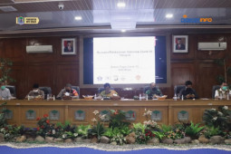 Wali Kota Amir Hamzah pimpin rapat vaksinasi tahap tiga