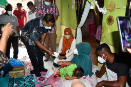 Bupati Aceh Timur sambangi penderita talasemia
