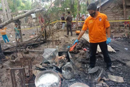 Ditinggal pergi, rumah di Aceh Timur terbakar
