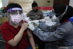 Ribuan pelajar dari 125  SD-SMP ikuti vaksinasi di G10N Surabaya
