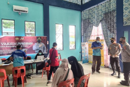 Sukseskan vaksinasi, PLN Kuala Simpang vaksinasi tahap dua serentak
