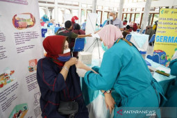 300 gerai vaksinasi COVID-19 siap layani warga Garut