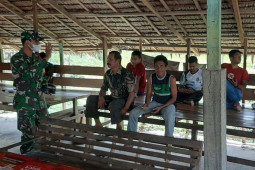 Prajurit TNI imbau masyarakat patuhi protokol kesehatan