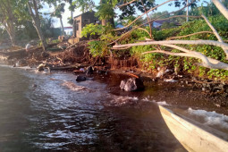 Warga khawatirkan abrasi di kawasan pesisir pantai Ternate, waspadao bencana