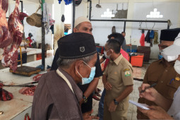 ini permintaan pedagang daging di Pasar Al Mahirah