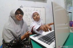 Hari Pertama Sekolah Daring