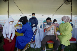 Kejar target "herd immunity", Vaksinasi massal di Surabaya terus digelar