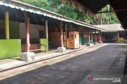 Pendapatan pedagang pujasena menurun dampak PPKM intensif Belitung