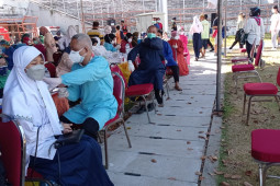 LPA Jatim: Vaksinasi pelajar di Kota Surabaya jadi contoh daerah lain