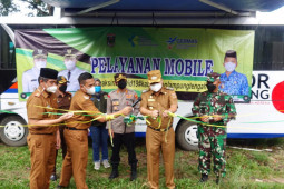 Bupati Lampung Tengah permudah vaksinasi dengan mobil vaksin