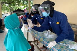 Puluhan pelaku usaha di kawasan wisata Ternate jalani tes usap PCR