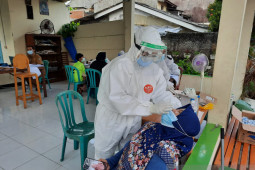 Kabupaten Tangerang  lakukan tes COVID-19 secara acak pada warga semasa libur akhir tahun