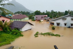 Ratusan rumah warga di Desa Pakak Kabupaten Sintang terendam banjir