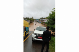 Banjir di empat kecamatan akses jalan nasional di Kapuas Hulu terputus