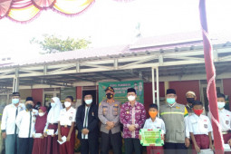 Baznas Bangka Tengah salurkan beasiswa untuk anak terdampak COVID-19