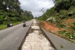 Tim gabungan cari korban longsor di Desa Pampang KKU