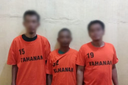 Dipercaya jaga rumah, malah "menggasak" isinya