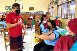 Wawali Denpasar terus pantau vaksinasi anak usia 12-17 tahun