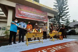 Kejari HSS musnahkan barang bukti dari 164 perkara berkekuatan hukum tetap