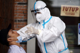 Kasus positif COVID-19 hari Minggu tambah 44.721 pasien