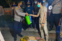 Kapolres Muarojambi sapa pedagang ingatkan PPKM
