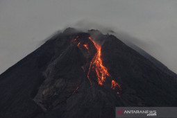 Gunung Merapi luncurkan guguran lava ke barat daya  dan tenggara