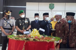 Wabup potong tumpeng peringatan HUT Padang Lawas ke -14