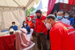 "Door to door", BIN gelar vaksinasi dan bagikan 10 ribu paket sembako