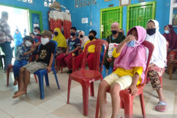 KNPI Bangka Barat salurkan bantuan beras ke warga terdampak pandemi