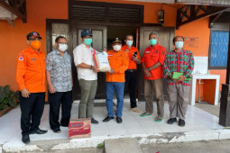 Dinas Ketahanan Pangan Kalbar salurkan bantuan beras ke warga terdampak banjir