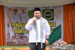 Bupati Tapsel sebut hari raya kurban momentum berbagi kebahagiaan