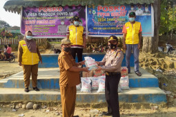 Polsek Padang Tualang Langkat bantu sembako warga terkonfirmasi COVID-19