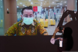 Juliari akui Kemensos undang beberapa artis saat rapat pimpinan