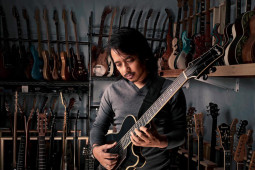 Dewa  Budjana kolaborasi dengan musisi dunia garap "Naurora"