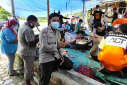 Bhabinkamtibmas Sempan Bangka salurkan dua ekor sapi kurban