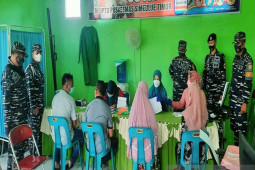 Lanal Simeulue lakukan vaksinasi massal