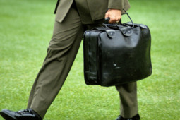 Seberapa aman  tas nuklir Presiden AS?