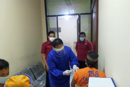 Polresta Sidoarjo vaksinasi puluhan tahanan