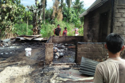 Satu rumah di Selesai Langkat hangus terbakar