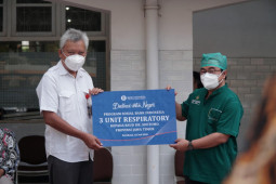 BI Jatim bantu enam alat terapi oksigen kepada RSUD Soetomo Surabaya