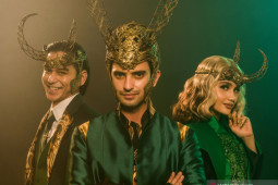 Kolaborasi desainer, fotografer & aktor Indonesia  untuk tribut "Loki"