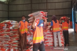 Bulog Aceh Salurkan Beras PPKM
