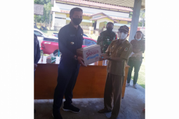 Bupati Kapuas Hulu salurkan bantuan untuk korban banjir