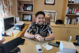 Gubernur diharapkan turun langsung selesaikan insentif nakes