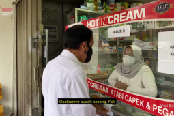 Presiden Jokowi "blusukan" cari obat COVID-19 di Apotek Kota Bogor