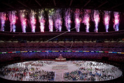 Kembang api hiasi pembukaan Olimpiade Tokyo